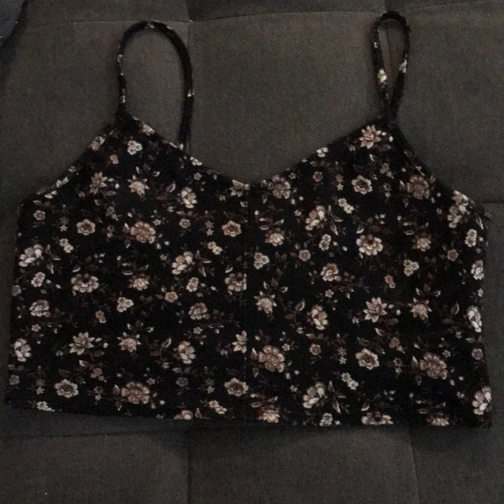 Adorable floral crop top!
